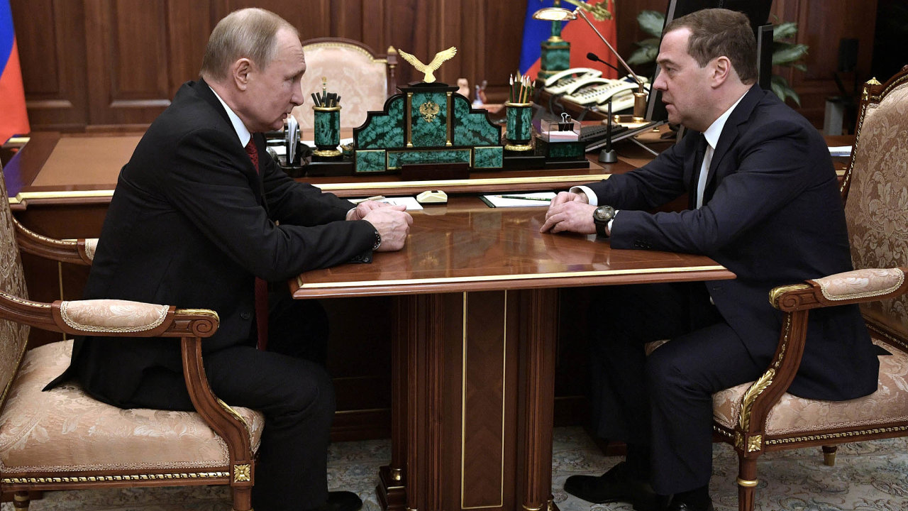 Ruský premiér Dmitrij Medveděv oznámil demisi své vlády, kterou podal v souvislosti s návrhem ústavních změn od prezidenta Vladimira Putina.