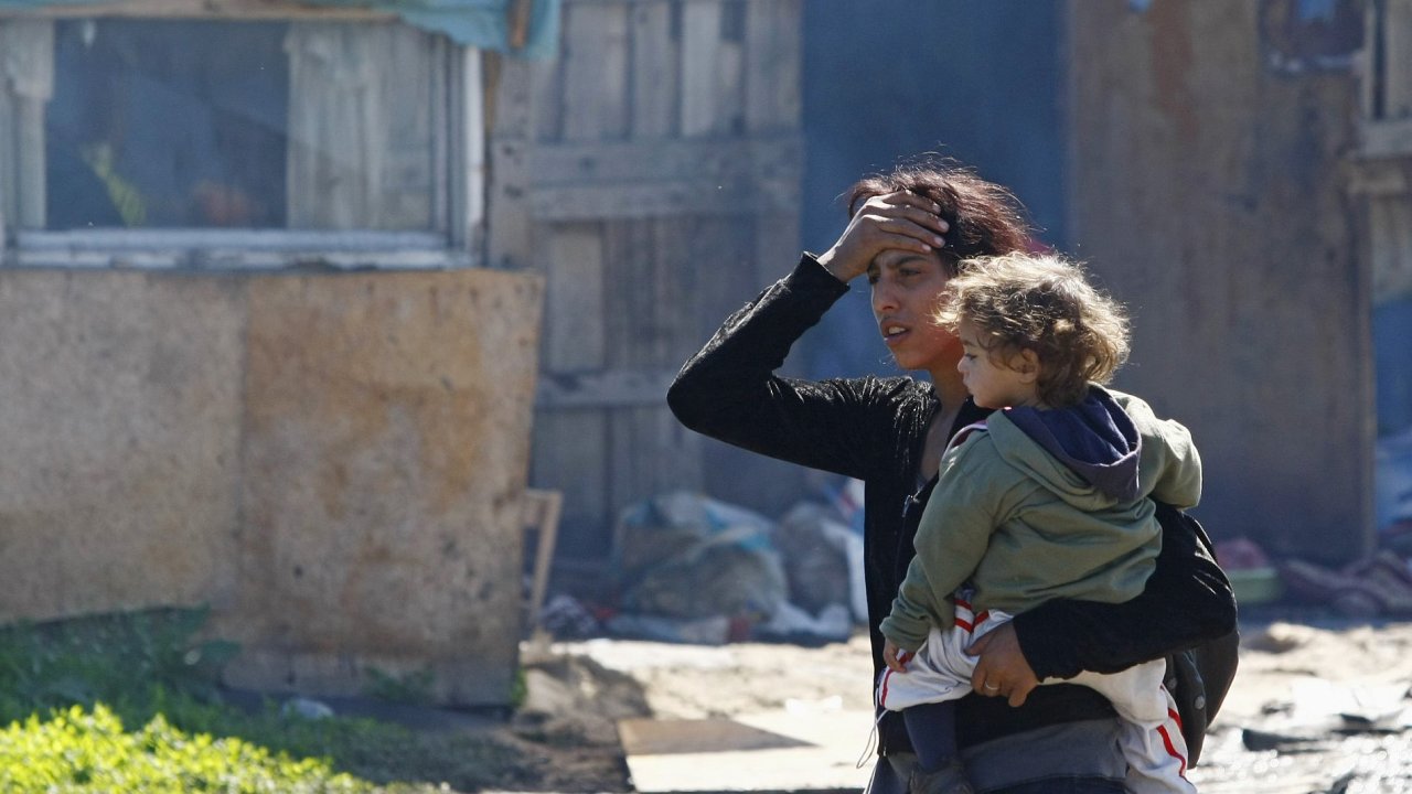 Evakuace Rom z blehradskho slumu