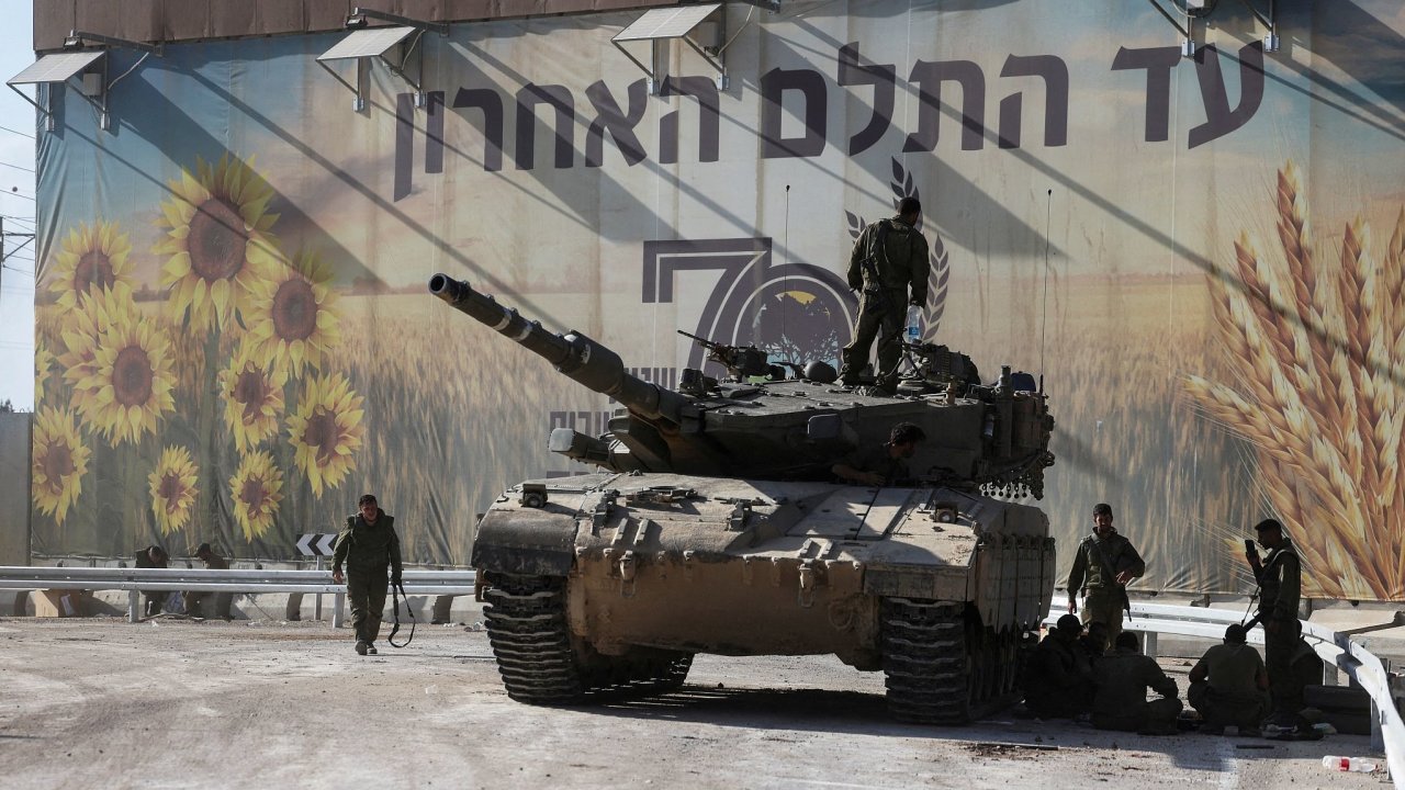 Izraelsk armda je pipraven u hranic s Psmem Gaza, v du dn by mla nastat pozemn invaze.
