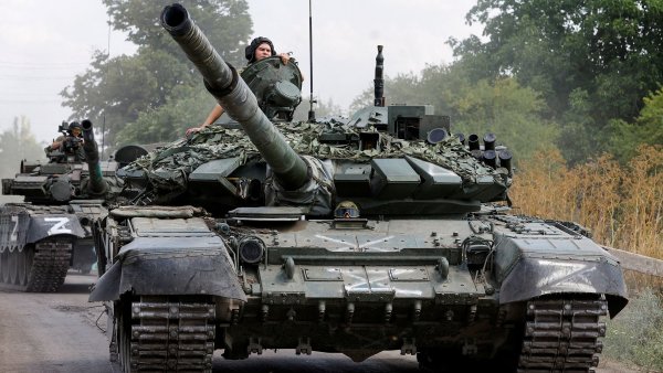 Rusko na Ukrajině ztratilo přes 3 tisíce tanků. Velké ztráty je ale schopno vydržet ještě tři roky