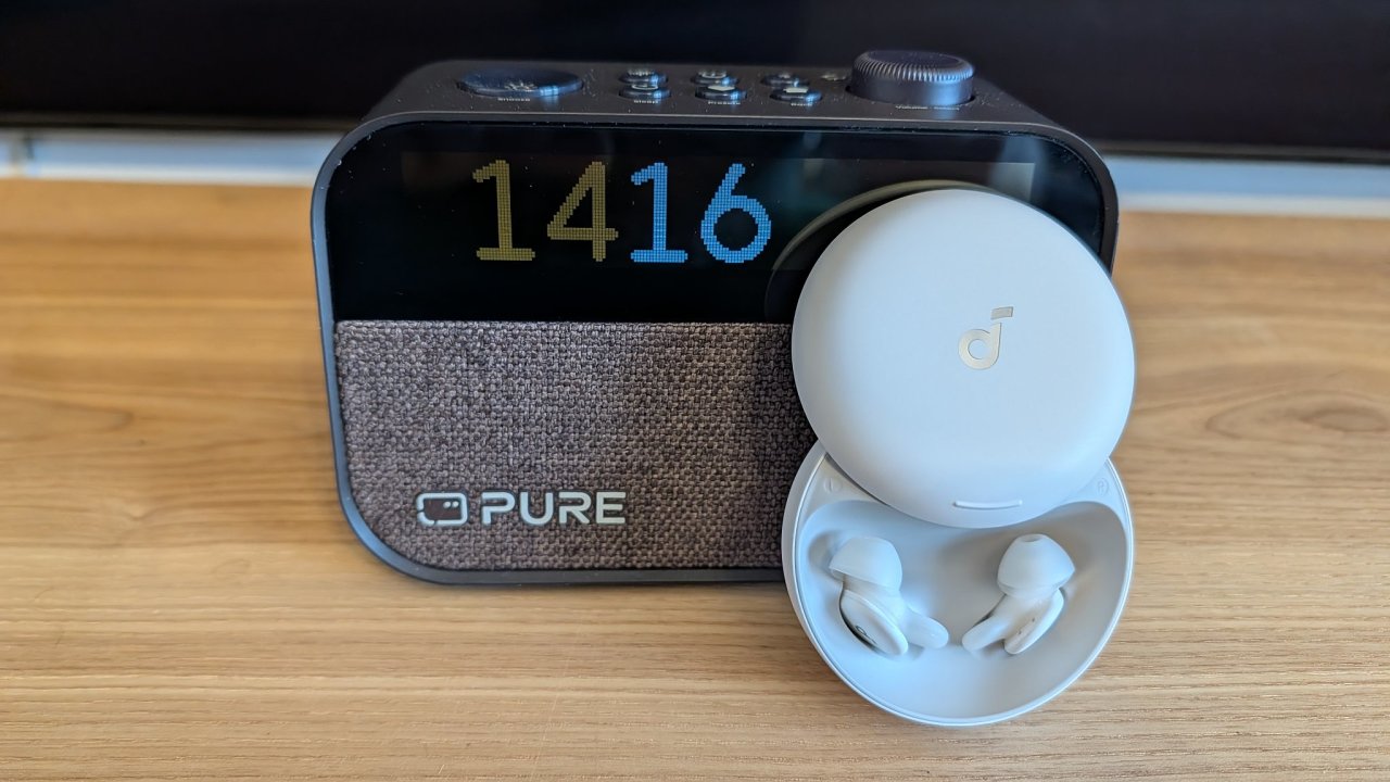 Radiobudk Pure Moment Charge a spac sluchtka Anker Soundcore Sleep A30