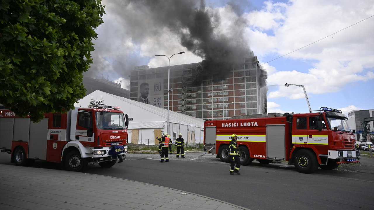 V dev�t�m pat�e v��kov� budovy ��slo 34, kde m� pronajat� sklad zl�nsk�...