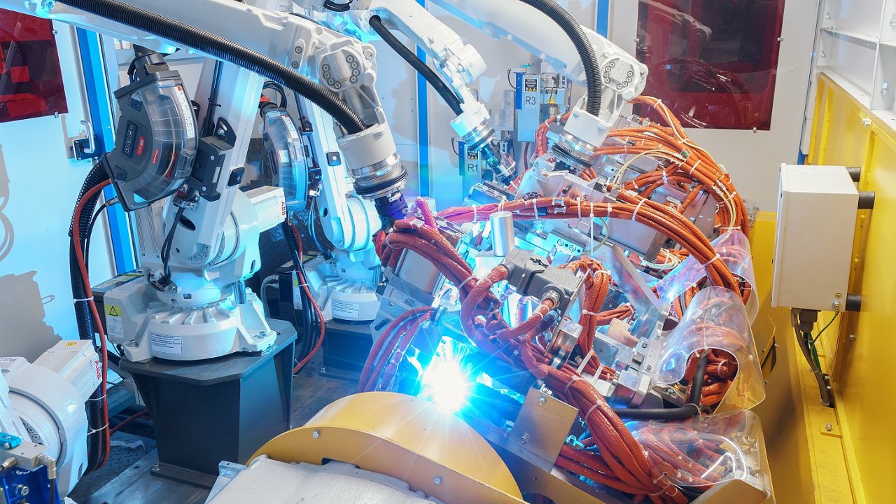 Robotizovan� sva�ovac� pracovi�t� pro automotive