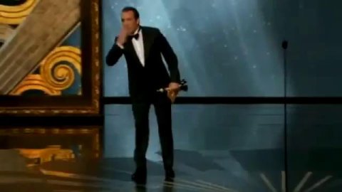Oscars_2012_-_Jean_Dujardin_sacr_meilleur_acteur.flv.mp4.jpg