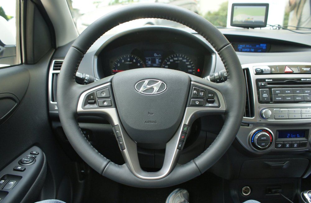 Nový Hyundai i20 Volant může obsahovat spoustu tlačítek na obsluhu nejrůznějších funkcí.