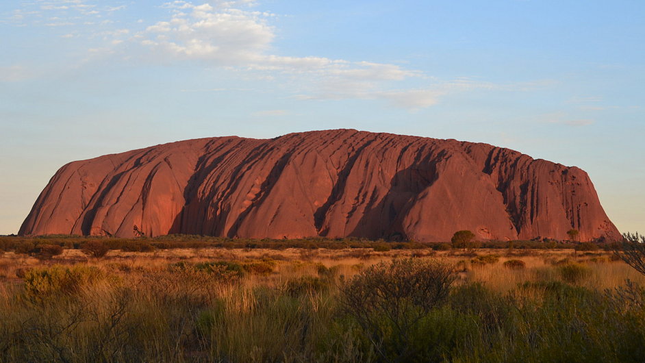 Uluru neboli Ayers Rock, pskovcov tvar ve stedu Austrlie