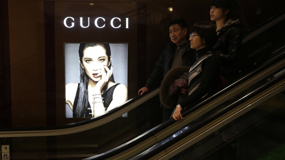 Reklama mdnho domu Gucci v obchodnm dom ve Wu-chanu