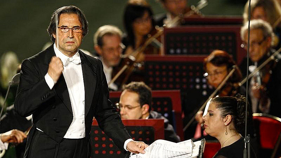 Dirigent Riccardo Muti v msk opee psobil est let.