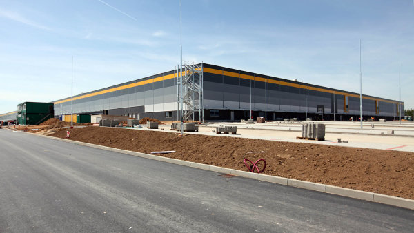 Distribuční sklad firmy Amazon v české Dobrovízi.