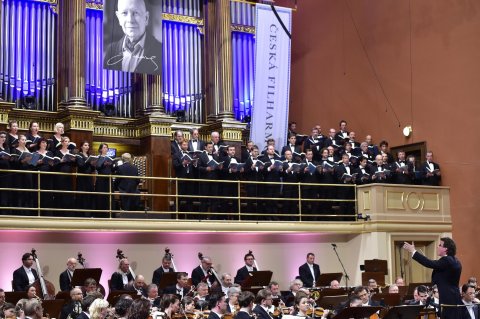 Snímek z nedělního rozloučení České filharmonie s Jiřím Bělohlávkem.
