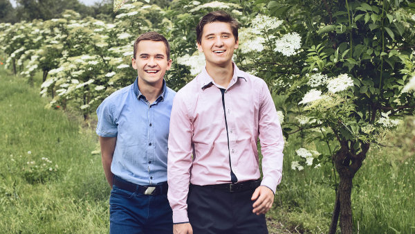 Jakub (vlevo) a Dominik Bartoníkovi (Foto: Kubíček.studio) Jakub (vlevo) a Dominik Bartoníkovi