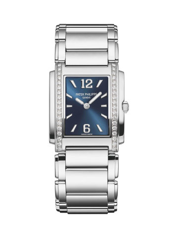 Říká se, že sofistikované ženy volí obdélníkové hodinky. Manufaktura Patek Philippe nabízí manžetovou variantu Twenty~4 Quartz. Ocelová časomíra působí jako náramek, zdobí ji drobné diamanty, které rozjasňují uhrančivě modrý číselník.