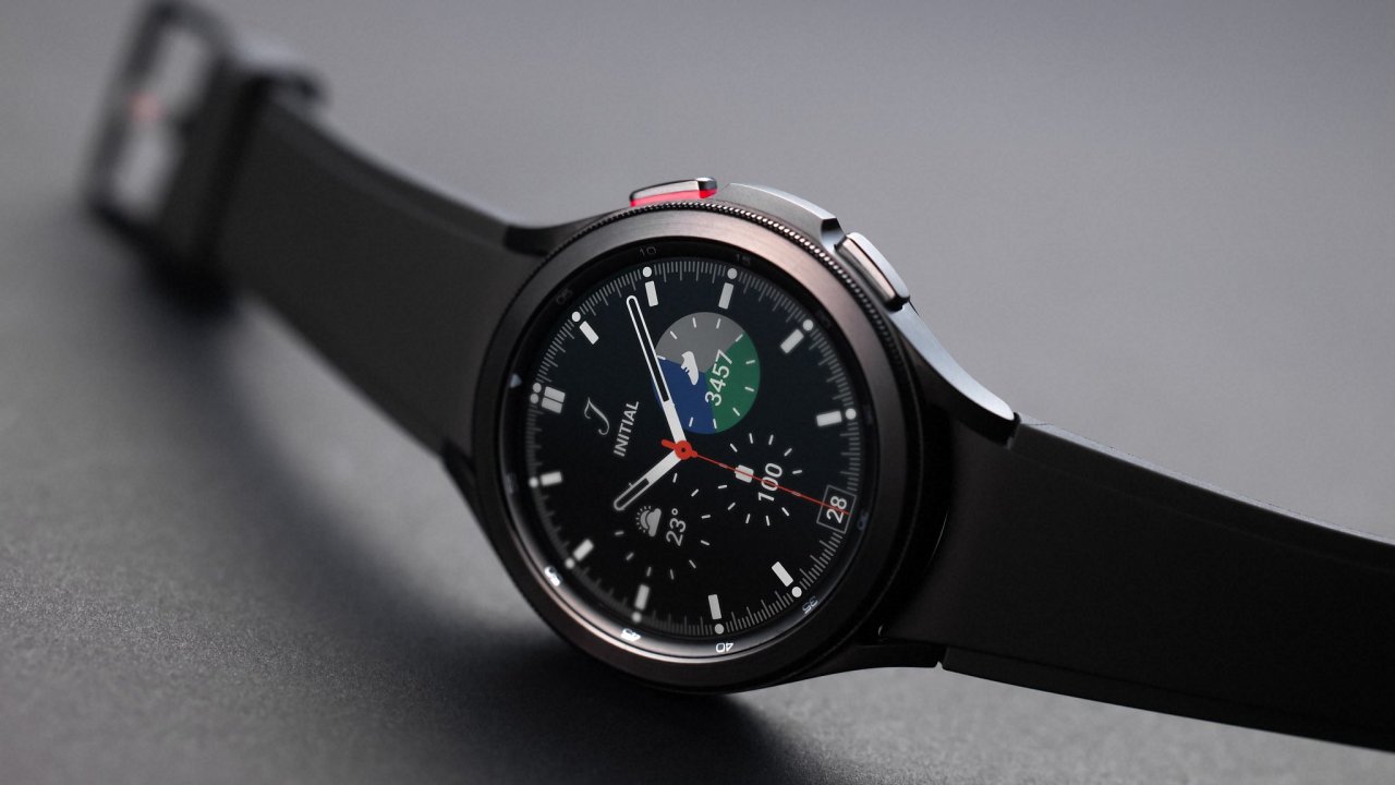 Chytr hodinky Galaxy Watch4 maj verzi s lunetou i bez n a uvnit software, na kterm pracoval i Google.
