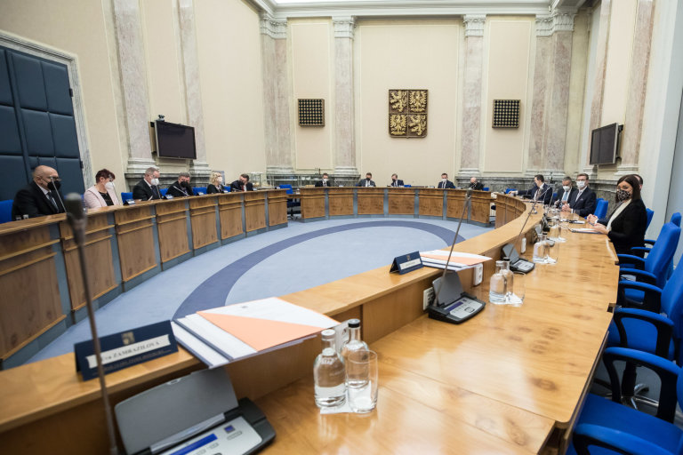 První zasedání nové vlády ve Strakovì akademii.