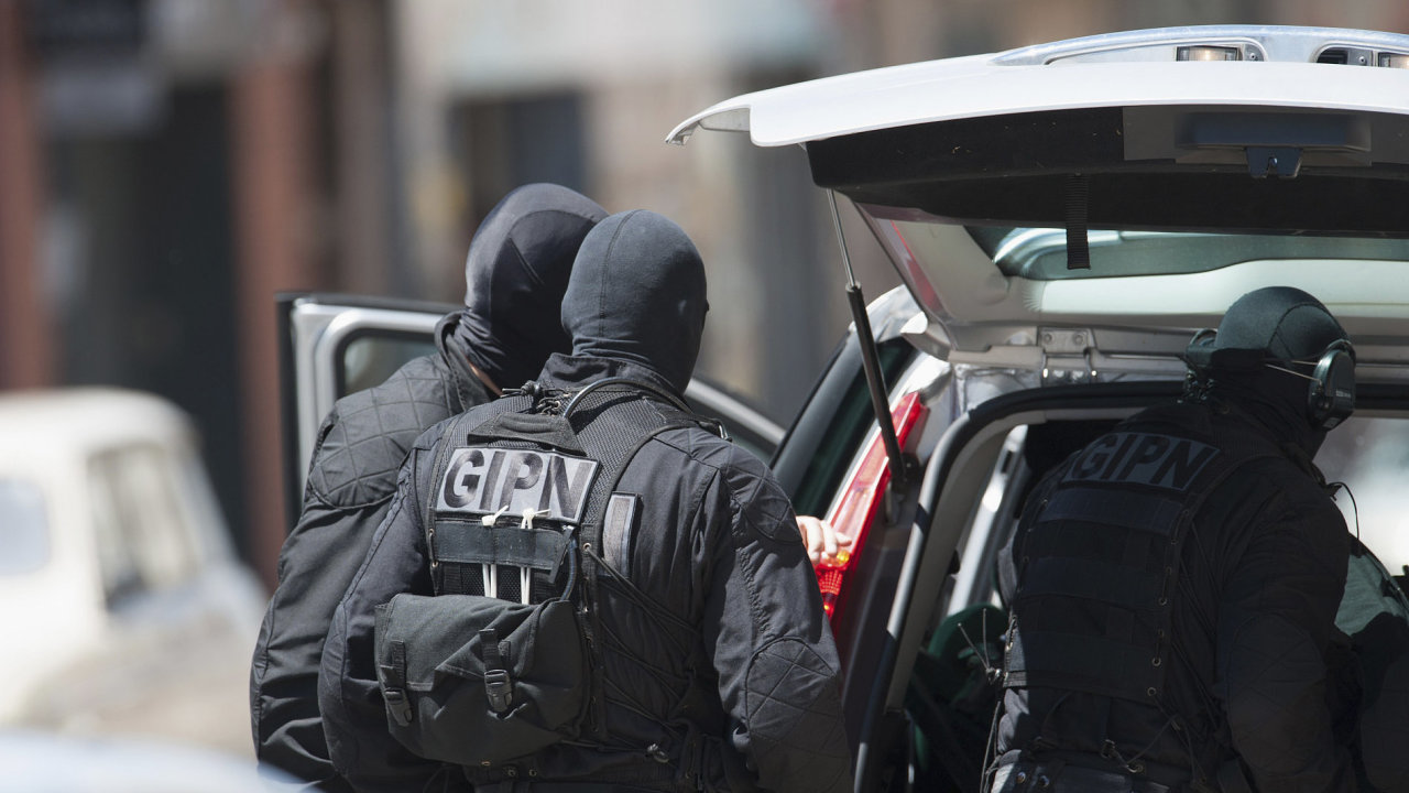 Speciln zsahov jednotka francouzsk policie GIPN (Ilustran foto).