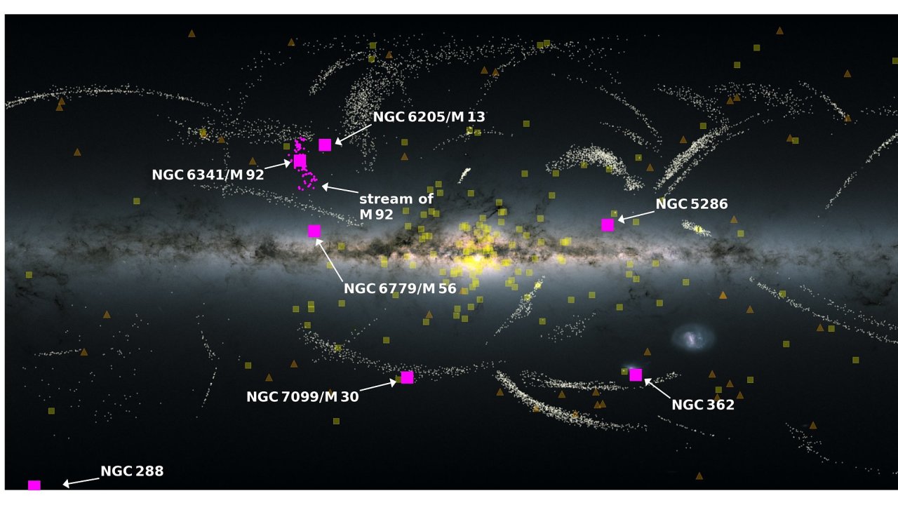 Pozorování z evropské družice Gaia zmapovala rodinu Mléèné dráhy. To, že jsou všechny galaxie vyrovnané v jedné rovinì, vyvolalo mezi astrofyziky obøí spor, problém zùstává nevyøešen.