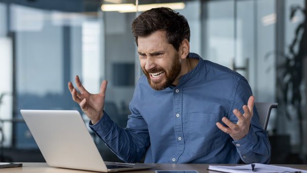 &bdquo;Sakra!&ldquo; Nebo ještě něco ostřejšího? Vědci zjistili, jak klení pomáhá nejen naší hlavě