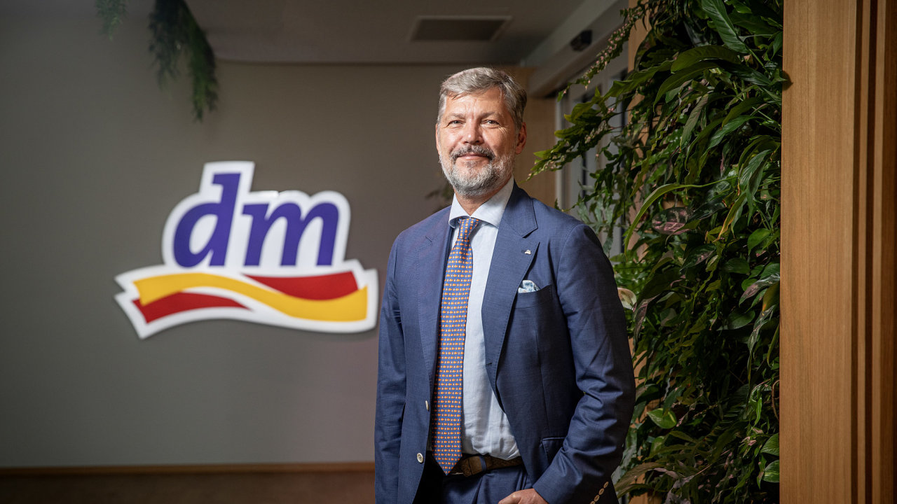 Martin Podhradsk� od dubna vede vedle slovensk�ho tak� �esk� dm. Jako jedin�...