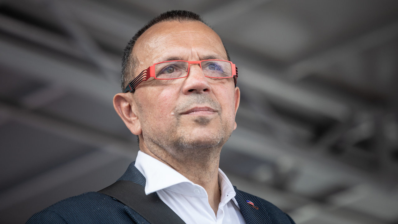 Vyk�z�n� z domu poslanec potvrdil, o detailech ale mluvit odm�tl.