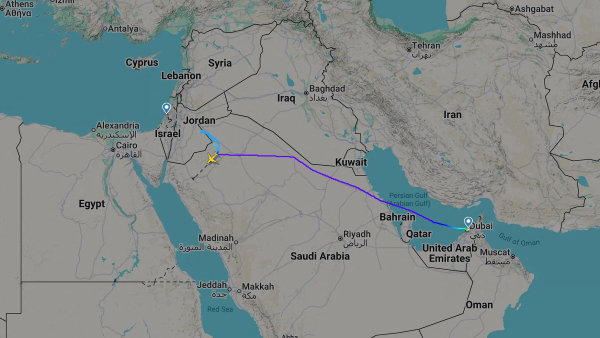 Sn�mek obrazovky z webu Flightradar24 ukazuje, �e let spole�nosti Flydubai...