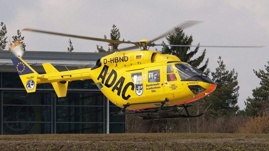 ADAC Eurocopter BK-117 D-HBND Christoph 22 am Bundeswehrkrankenhaus Ulm