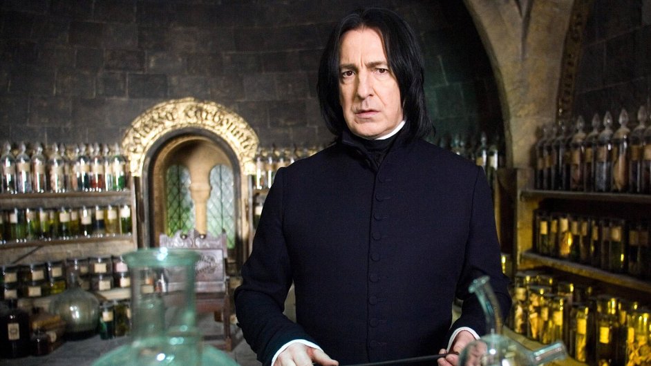 Alan Rickman hrál v sérii o Harrym Potterovi profesora Snapea.