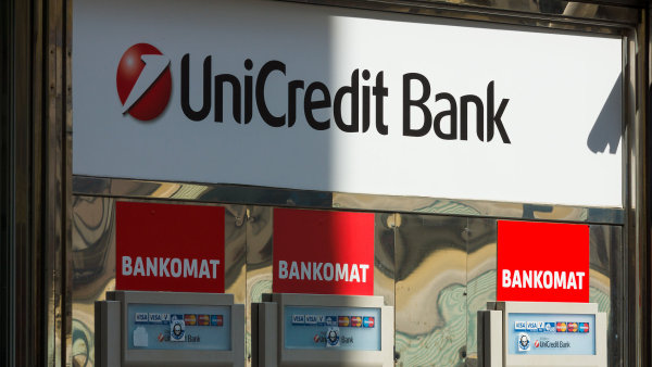 Navzdory středečnímu oznámení, že banka vyřešila problémy s on-line a mobilním bankovnictvím, se někteří klienti UniCredit Bank nadále potýkají s problémy.
