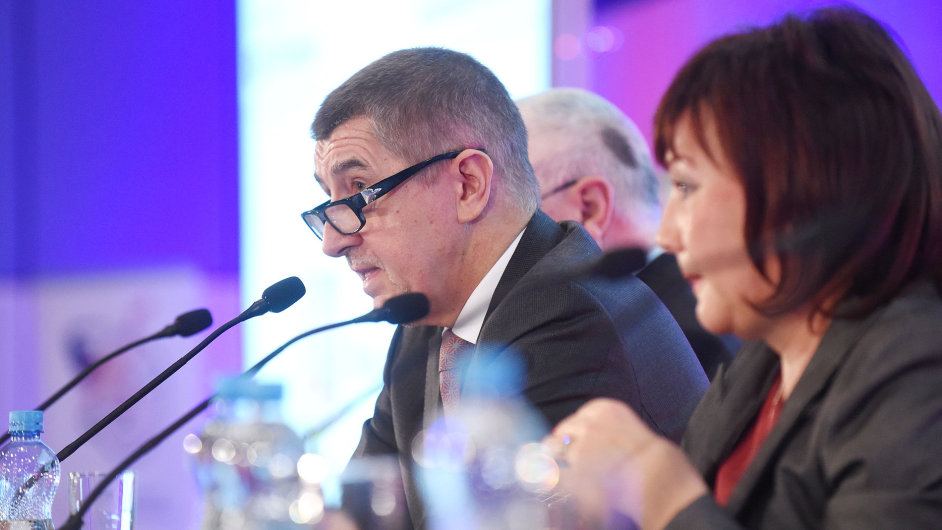 Ministr financ Andrej Babi na konferenci k problematice zaveden elektronick evidence treb.