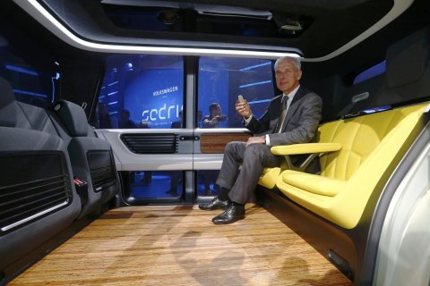 VW představil v Ženevě koncept plně autonomního vozu bez volantu