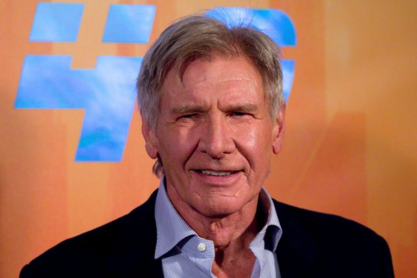 Na sn&iacute;mku ze sv�tov&eacute; premi&eacute;ry nov&eacute;ho Blade Runnera 2049 je p�tasedmdes&aacute;tilet&yacute; Harrison Ford.