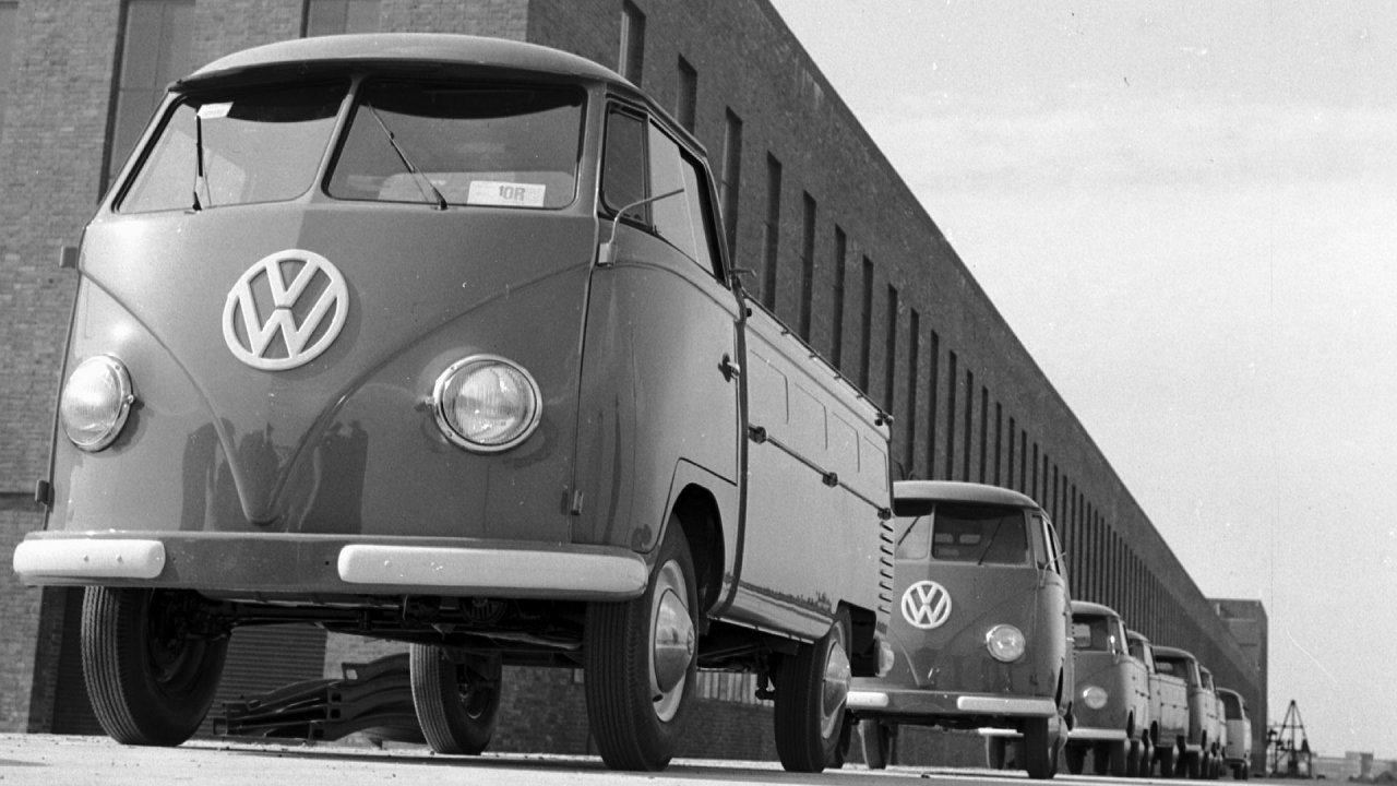 Miláček živnostníků a podnikatelů se vyráběl ve wolfsburském závodě Volskwagenu pět let, ovšem strmě narůstající poptávka si doslova vynutila přestěhování výroby do nového závodu v Hannoveru.
