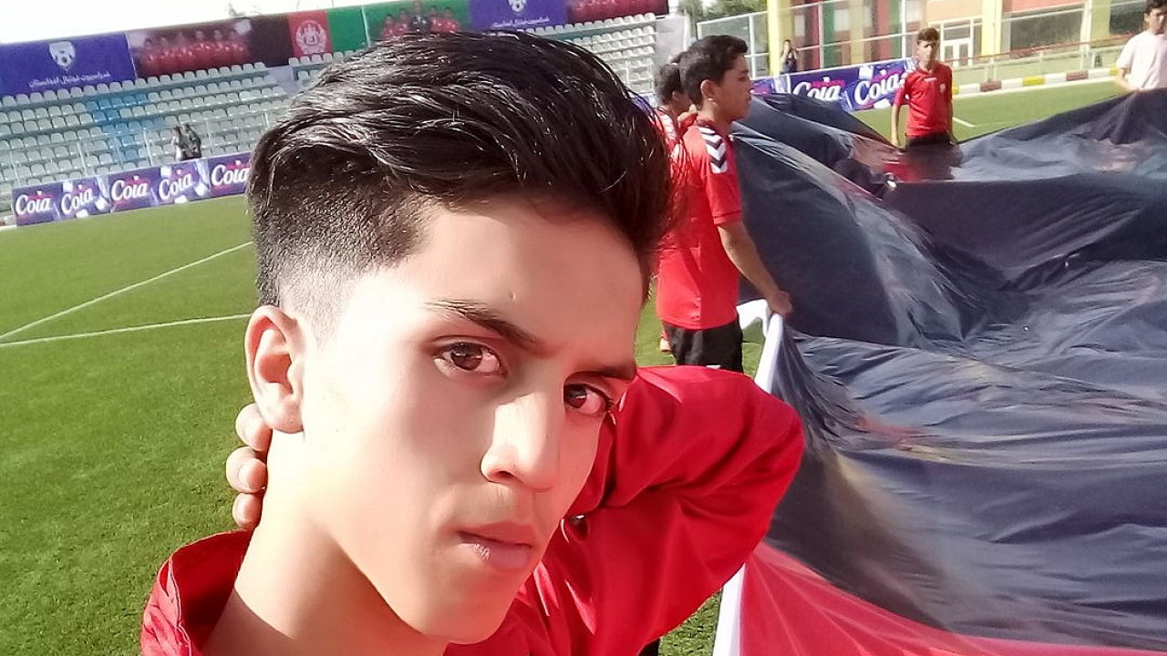 Zaki Anwari, mlad afghnsk fotbalov reprezentant, kter zemel pi pdu z americkho letadla.