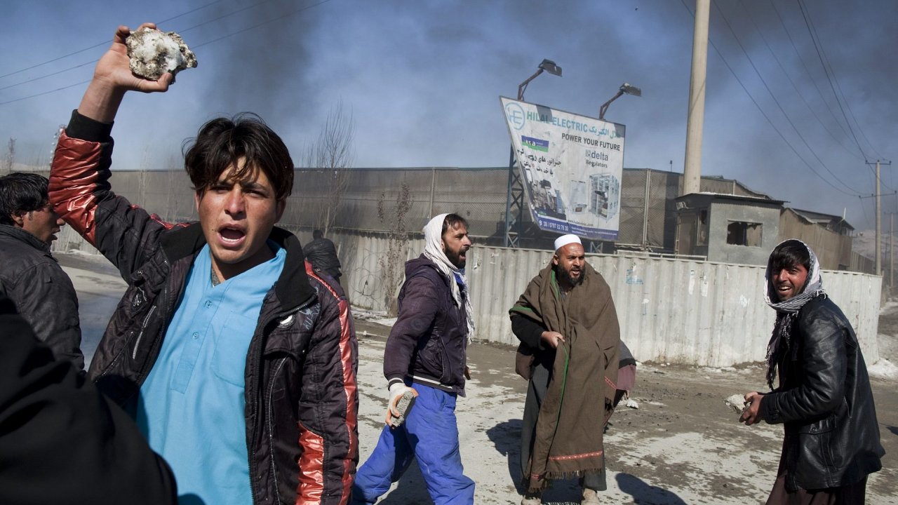 Afghnci se vydali protestovat k americk zkladn v Kbulu