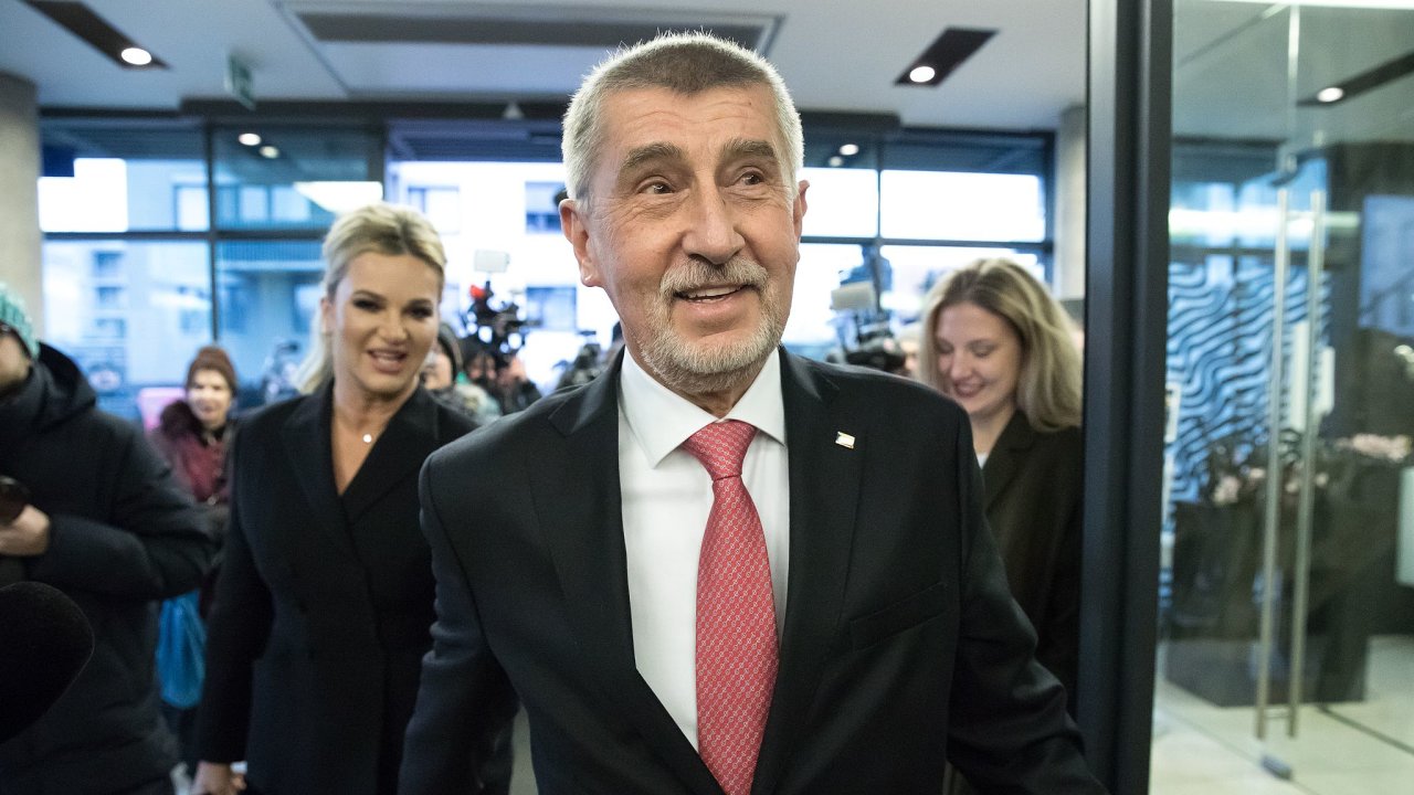 Volební štáb Andreje Babiše bìhem vyhlášení výsledkù druhého kola prezidentských voleb