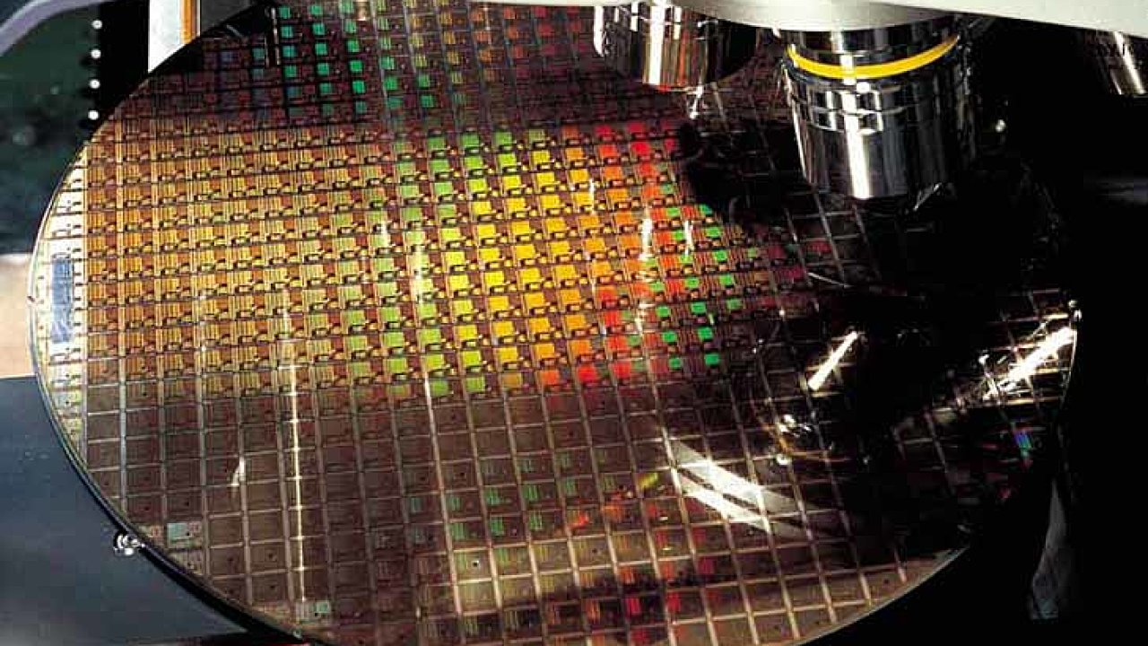 Na jeden køemíkový plát se vejdou i stovky procesorù