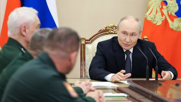 Rusk� prezident Vladim�r Putin se v Moskv� setkal s veden�m ministerstva obrany.