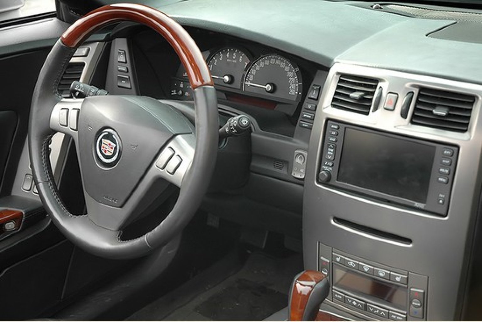 cadillac-xlr-17__550x367_.jpg Cadillac XLR