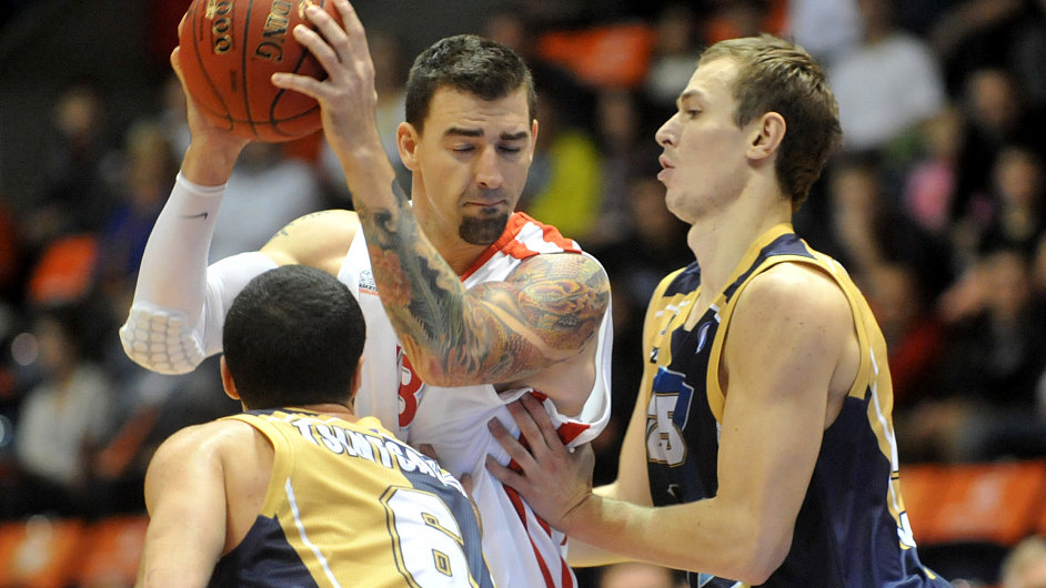 Nymbursk basketbalista Radoslav Rank v zpase proti Kyjevu.