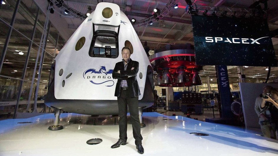 Elon Musk s vesmrnou lod Dragon V2