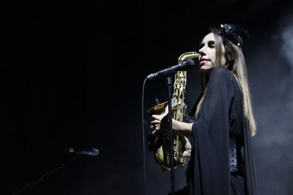 Sn&iacute;mek ze �tvrte�n&iacute;ho koncertu PJ Harvey v pra�sk&eacute;m Foru Karl&iacute;n.