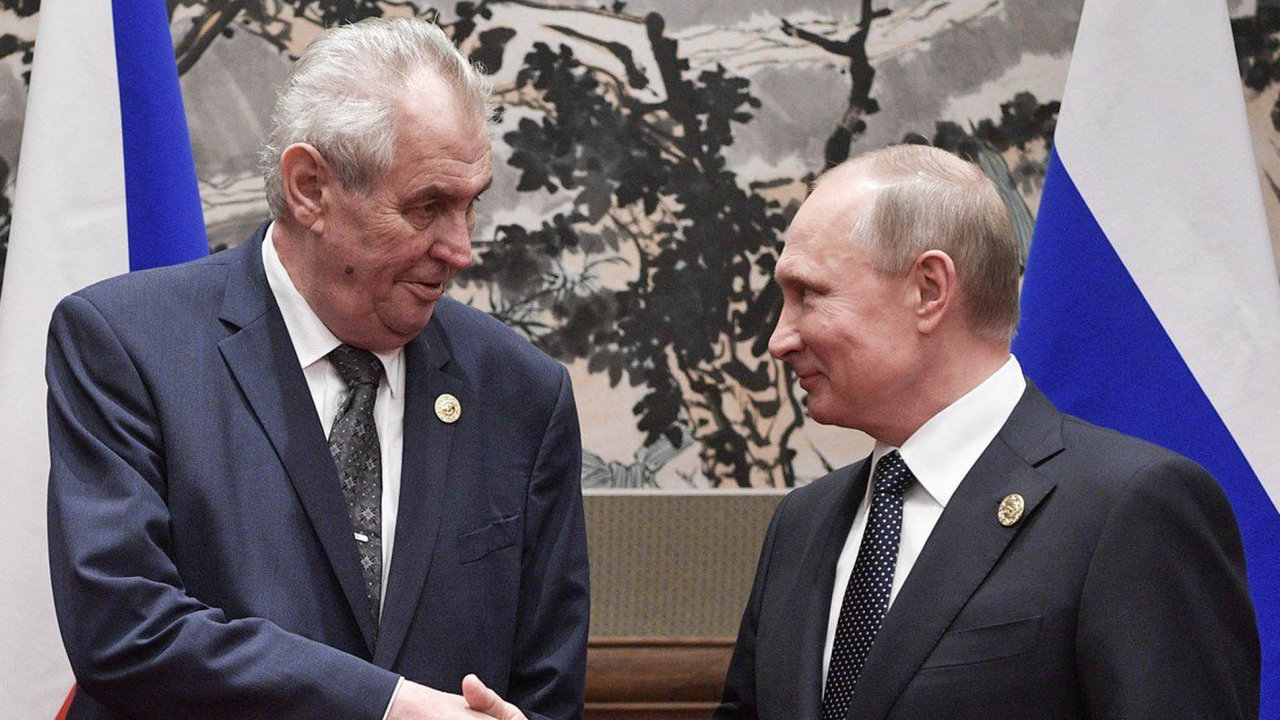 Opìt spolu. Prezident Miloš Zeman se v Soèi sešel s Vladimirem Putinem. Naposledy se setkali v kvìtnu v Èínì (na snímku).