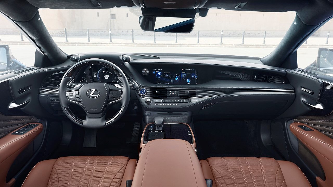 Toyota spust ve svch vozech hlasovou slubu Amazon Alexa, ilustran foto Lexus LS 500h
