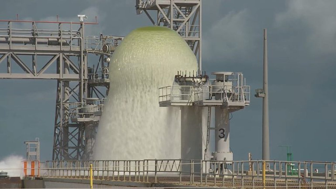 Ticetimetrov fontna na Florid. NASA spn otestovala chladic systm raket.