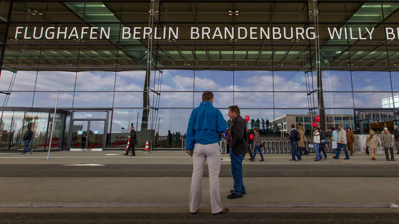 Ob projekt: Berlnsk Letit Willyho Brandta jenejvtm infrastrukturnm projektem znovusjednocenho Nmecka. Stl zhruba 6,5 miliardy eur (vpepotu 176 miliard korun).