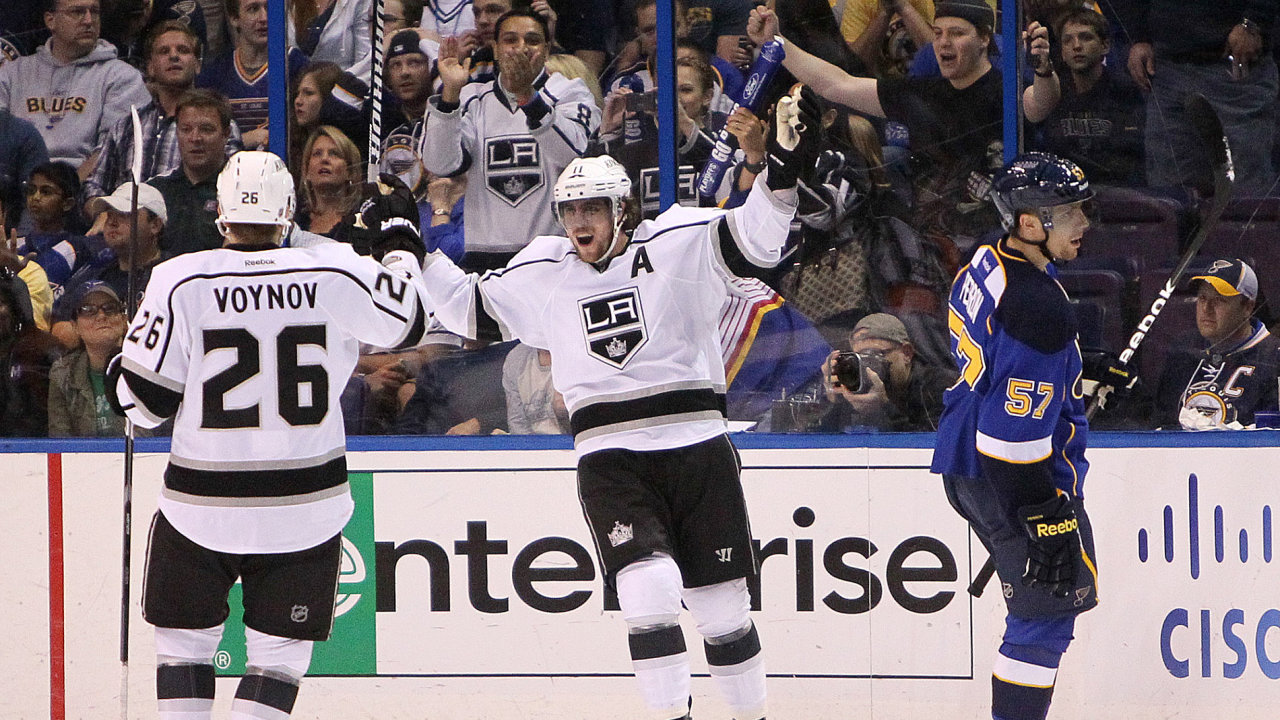 Ane Kopitar (uprosted) se raduje z dal branky Los Angeles Kings.