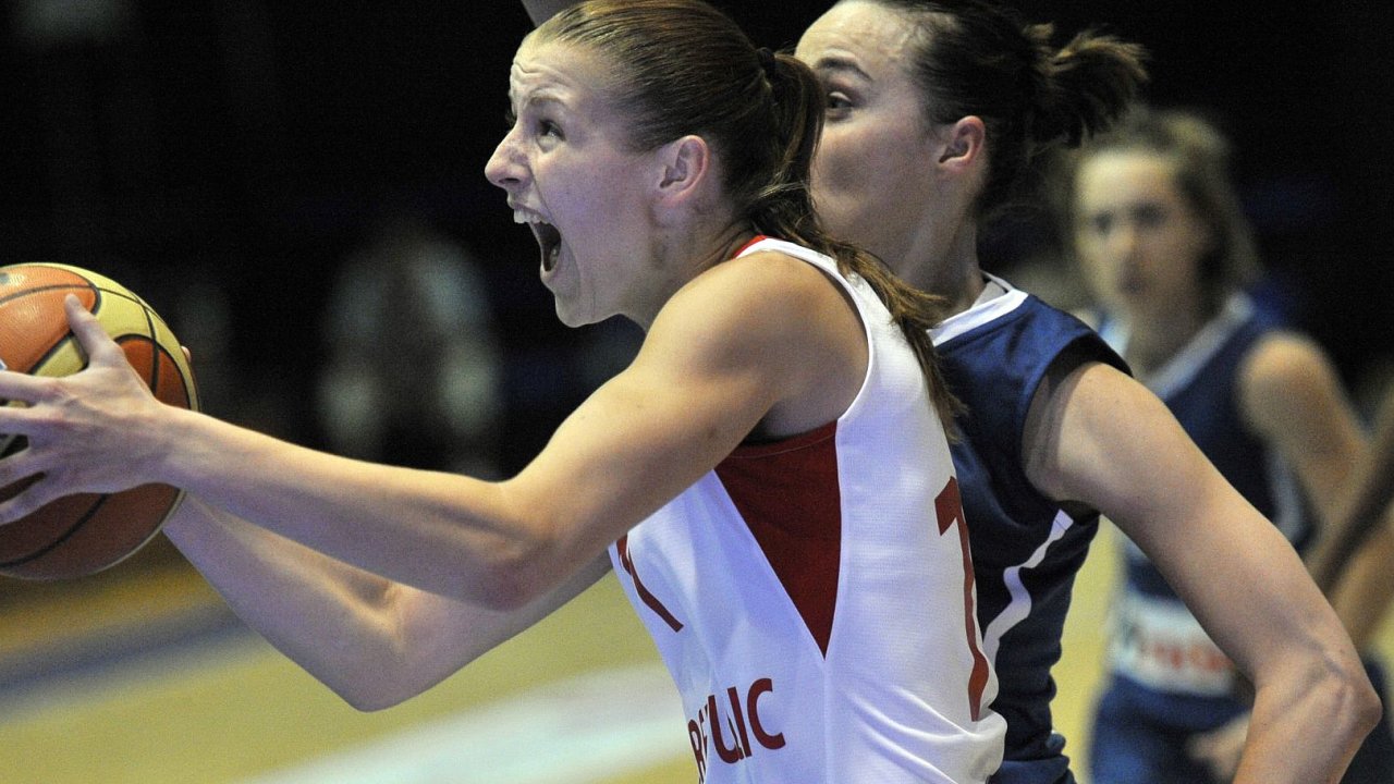 Basketbalistka Kateina Elhotov