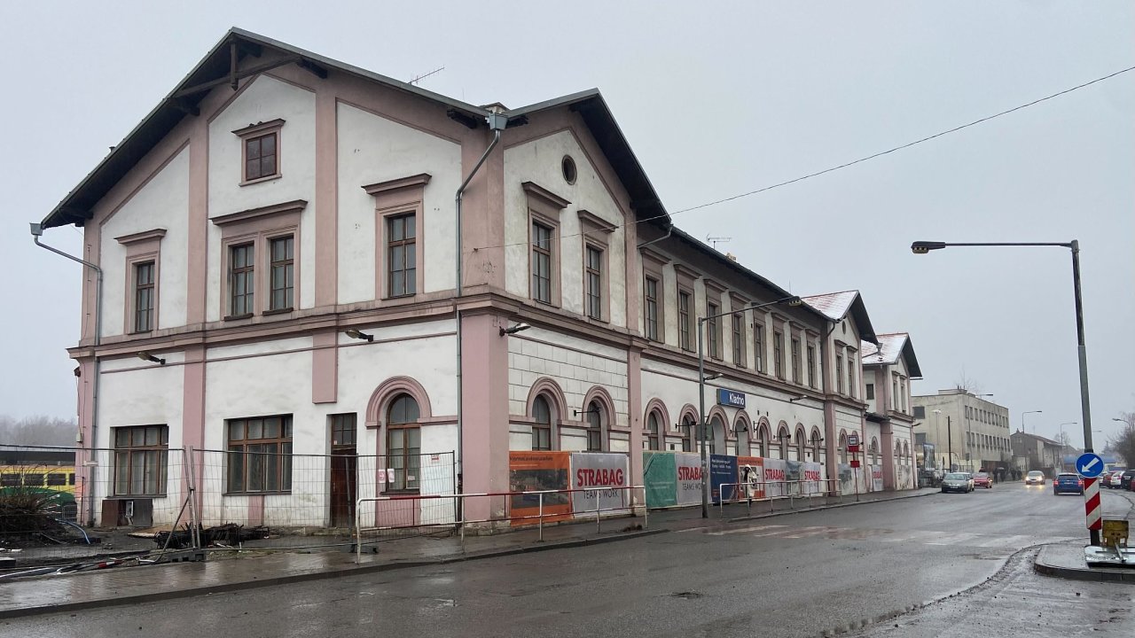 Nádražní budova v Kladnì.