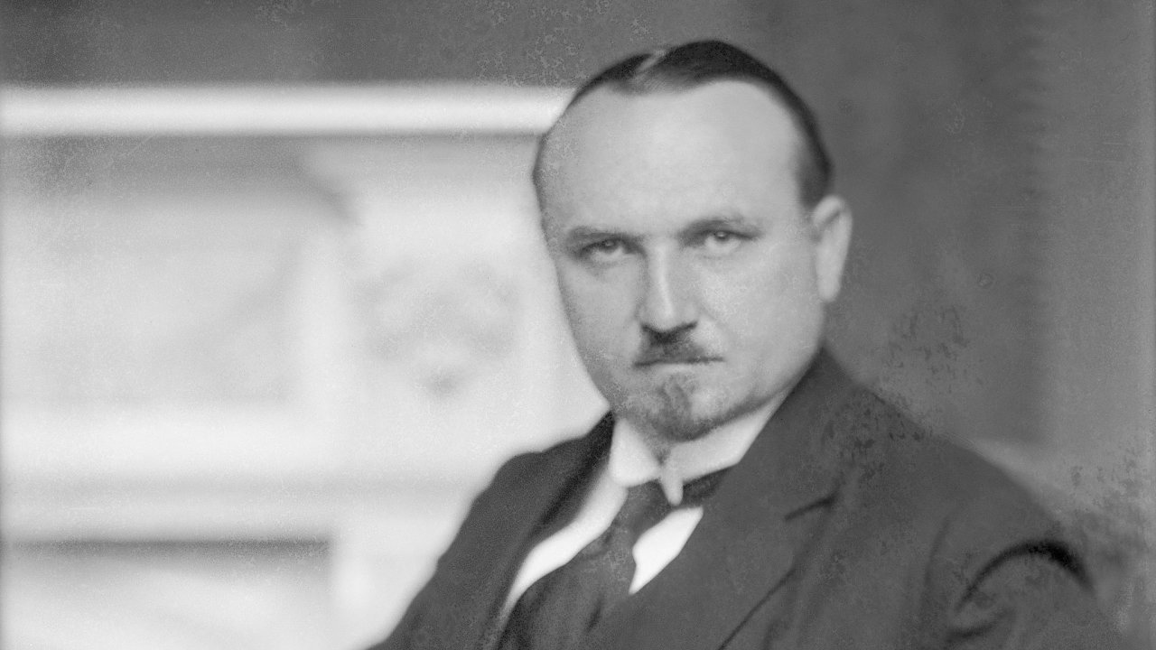 Kune Sonntag (18781931) tozestatku naHan aodpstovn cukrovky dothl a naprvorepublikovho ministra, zdatnho banke aobratnho agrrnickho politika.