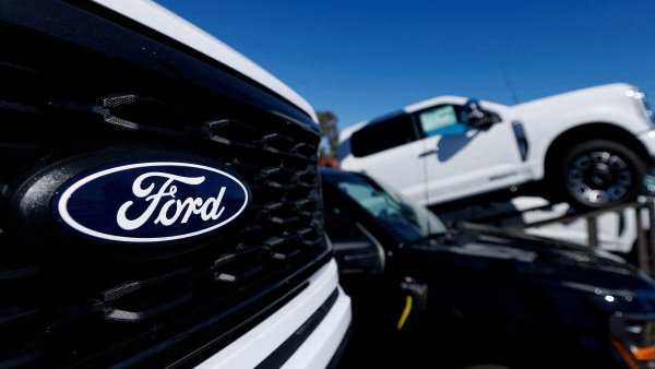V posledn� dob� Ford znovu najal v�ce ne� 300 zku�en�ch inspektor� kvality...