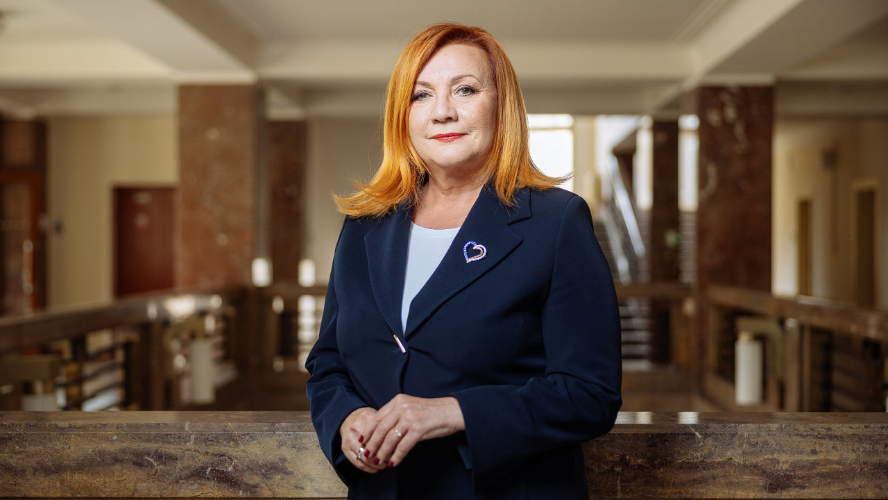 Alena Schillerov�, ministryn� financ�